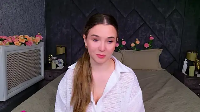 Lina Sinerz online show from March 2026 08:30:01 PM