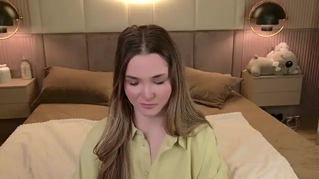 Lina Sinerz online show from April 2026 08:42:02 PM