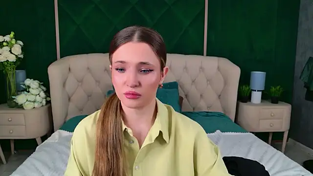 Lina Sinerz online show from April 2026 08:43:01 PM