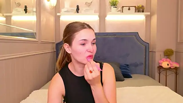 Lina Sinerz online show from June 2026 04:05:01 PM