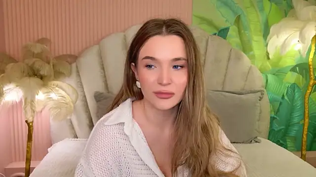 Lina Sinerz online show from May 2026 05:08:02 PM