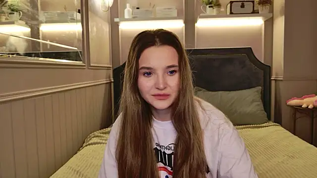 Lina Sinerz online show from March 2026 08:37:01 PM