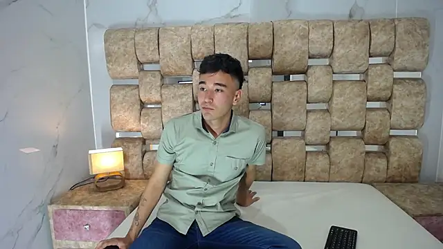 Snapshot of KathyAiden chatting on January 2026 07:42:02 PM KathyAiden online show from January 2026 07:42:02 PM