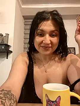 Magenta Moon online show from April 2026 11:39:01 PM