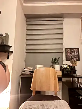 Magenta Moon online show from June 2026 11:32:02 PM