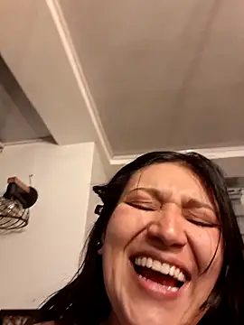 Magenta Moon online show from March 2026 11:27:01 PM