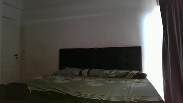 Snapshot of Ceciihot chatting on February 2026 02:06:02 PM Ceciihot online show from February 2026 02:06:02 PM