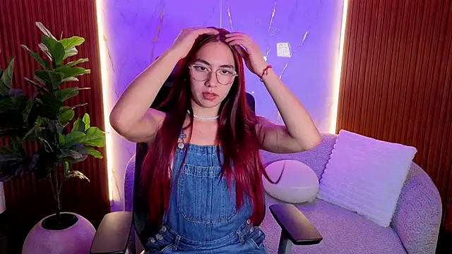 Snapshot of scarlettvg chatting on December 2025 04:33:01 AM scarlettvg online show from December 2025 04:33:01 AM