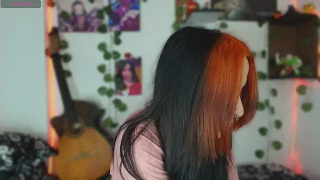 Snapshot of StrangeDesire chatting on December 2025 06:30:02 AM StrangeDesire online show from December 2025 06:30:02 AM