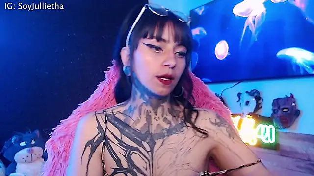 Julls420  online show from February 2026 04:41:02 AM