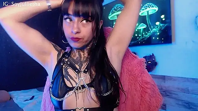 Julls420  online show from February 2026 06:43:02 AM