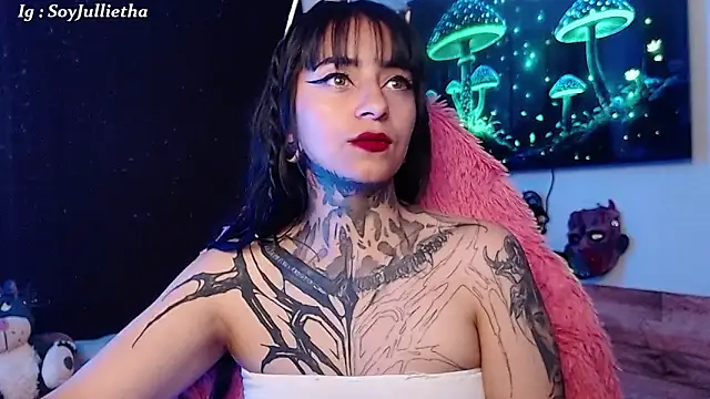 Julls420  online show from January 2026 11:25:01 PM