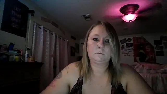 Snapshot of DolceLuxury chatting on July 2026 07:37:02 AM DolceLuxury online show from July 2026 07:37:02 AM