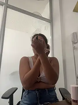 Snapshot of Emily_Jonness_ chatting on December 2025 11:27:02 AM Emily Jonness online show from December 2025 11:27:02 AM