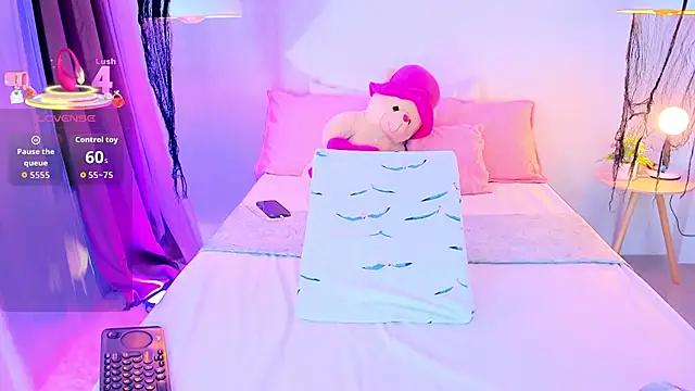 Snapshot of _Xynara_owo chatting on December 2025 11:43:01 PM Xynara owo online show from December 2025 11:43:01 PM