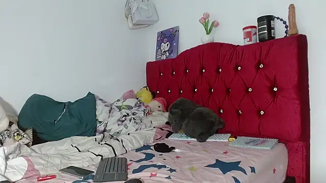 Snapshot of Alisson_Very_Dirty chatting on December 2025 02:43:02 PM Alisson Very Dirty online show from December 2025 02:43:02 PM