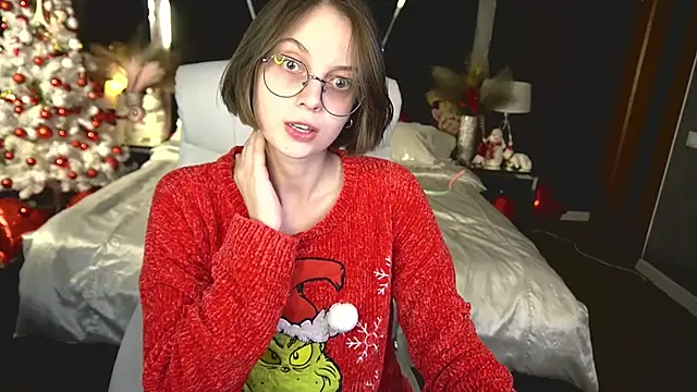 Snapshot of CharlyWines chatting on December 2025 08:03:01 PM CharlyWines online show from December 2025 08:03:01 PM