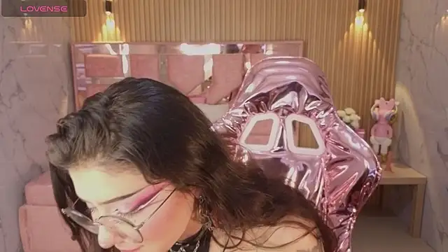 miss devil s online show from February 2026 03:06:01 AM