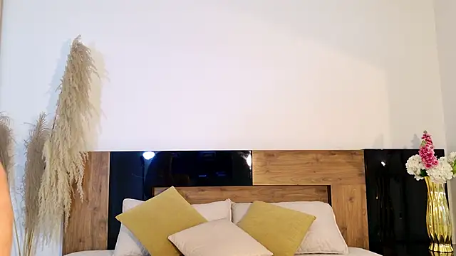 LucyHanks online show from March 2026 12:39:02 PM