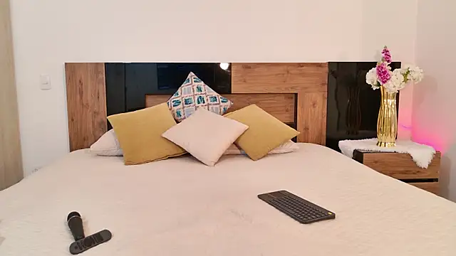 LucyHanks online show from April 2026 11:36:01 AM