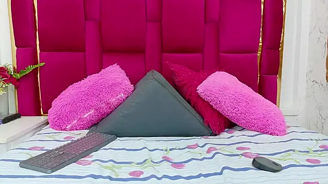 Snapshot of RebecaMarshall chatting on February 2026 12:45:01 PM RebecaMarshall online show from February 2026 12:45:01 PM