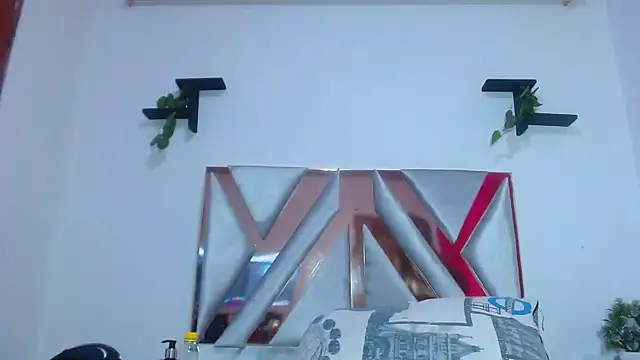 Snapshot of ElyThonsom chatting on December 2025 12:44:02 PM ElyThonsom online show from December 2025 12:44:02 PM