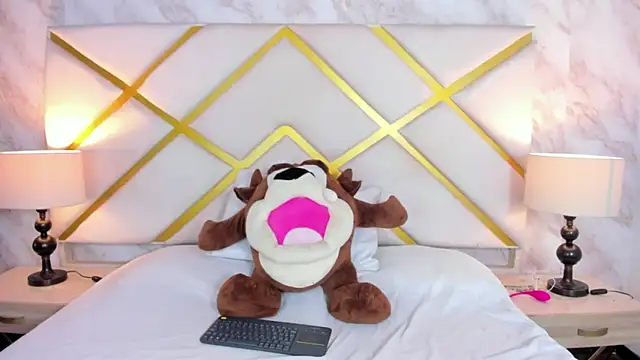 SolSweet x online show from December 2025 07:39:02 PM