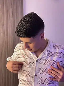 Goldenknight33 online show from February 2026 02:17:02 PM