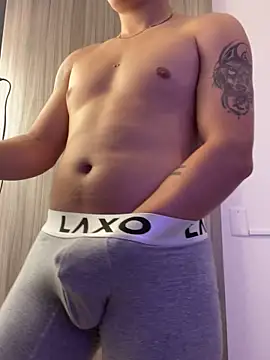 Goldenknight33 online show from April 2026 01:39:01 PM