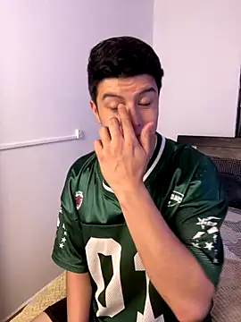 Snapshot of Goldenknight33 chatting on December 2025 12:33:01 PM Goldenknight33 online show from December 2025 12:33:01 PM