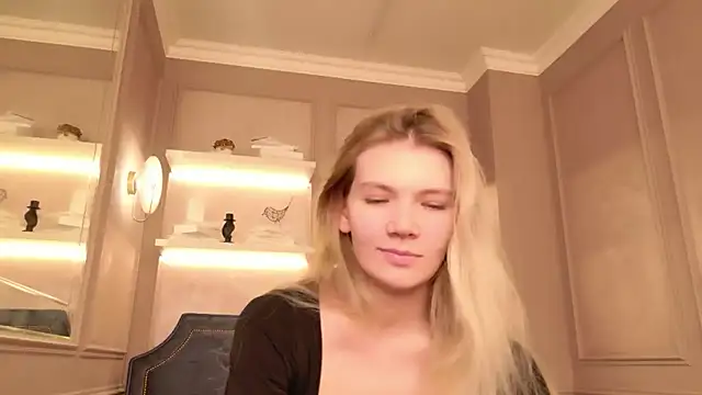 Snapshot of Vivien_Hans chatting on June 2026 08:35:02 PM Vivien Hans online show from June 2026 08:35:02 PM