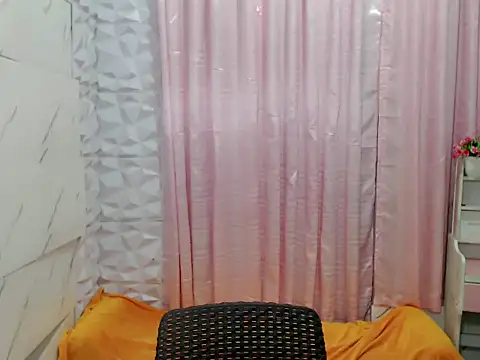 Ur hottestdella online show from December 2025 06:12:01 PM