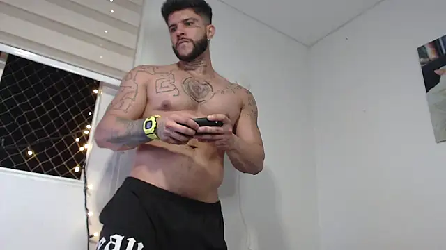 Snapshot of aron_lavi chatting on December 2025 03:01:02 AM aron lavi online show from December 2025 03:01:02 AM