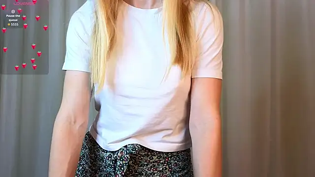 Snapshot of blond_forgivable chatting on December 2025 03:02:01 AM blond forgivable online show from December 2025 03:02:01 AM