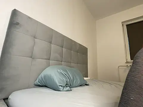 Carlycrush  online show from April 2026 05:52:01 PM