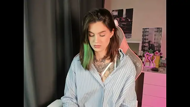 NikkieKitty online show from December 2025 12:09:02 PM