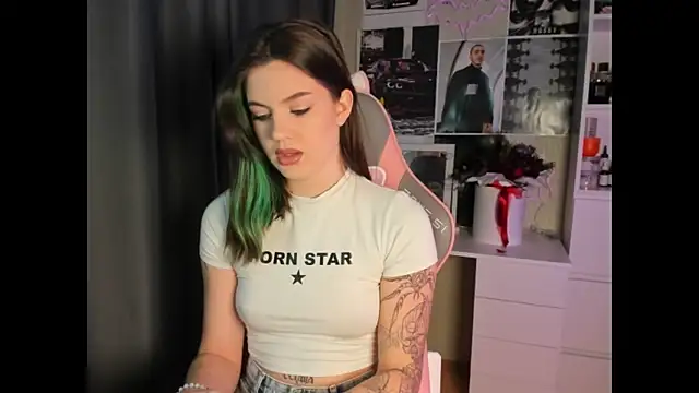 NikkieKitty online show from January 2026 12:01:01 PM