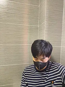 kimze7 online show from April 2026 10:43:01 PM