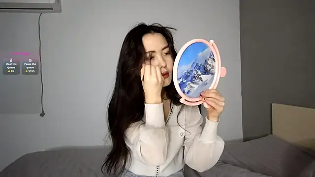 OleneBouras online show from December 2025 09:26:01 AM