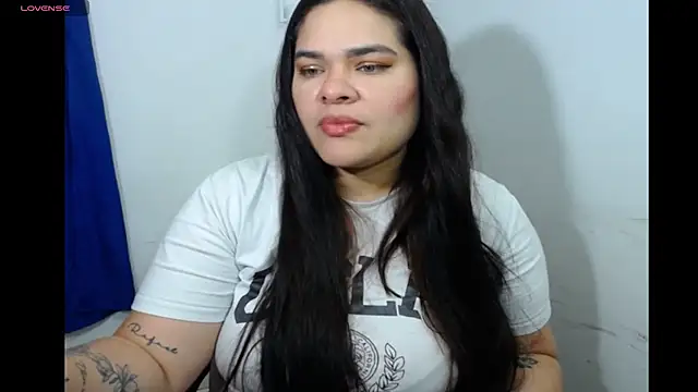 Snapshot of NinaFuentes2X chatting on May 2026 04:21:01 AM NinaFuentes2X online show from May 2026 04:21:01 AM