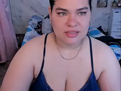 Snapshot of NinaFuentes2X chatting on May 2026 04:38:01 AM NinaFuentes2X online show from May 2026 04:38:01 AM