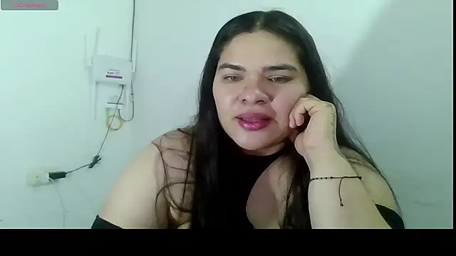 Snapshot of NinaFuentes2X chatting on May 2026 04:11:02 AM NinaFuentes2X online show from May 2026 04:11:02 AM
