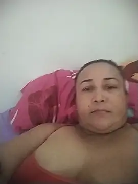 Snapshot of Nini_Love_ chatting on May 2026 02:17:01 PM Nini Love online show from May 2026 02:17:01 PM