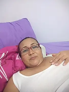 Nini Love  online show from April 2026 07:39:02 PM