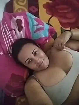 Snapshot of Nini_Love_ chatting on May 2026 04:01:01 AM Nini Love online show from May 2026 04:01:01 AM