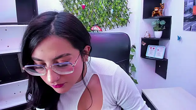 sophi hardd  online show from February 2026 04:20:02 PM