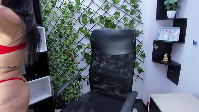 sophi hardd  online show from April 2026 03:03:01 PM