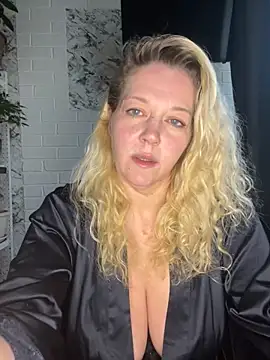 JenniferCarmen online show from May 2026 02:20:02 AM