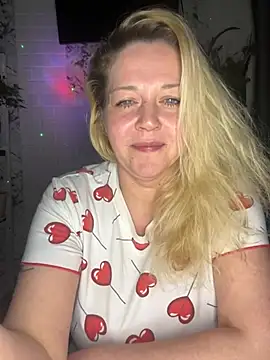 JenniferCarmen online show from April 2026 07:58:02 PM