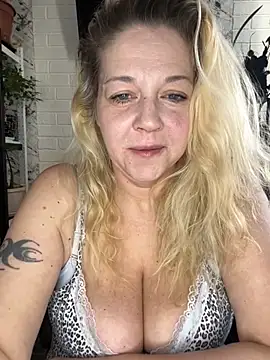 JenniferCarmen online show from April 2026 01:45:01 AM